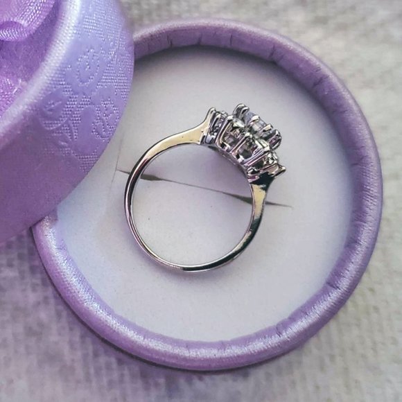 (NEW) Stainless Steel - "Star Ring with Cubic Zirconia". - Picture 4 of 4